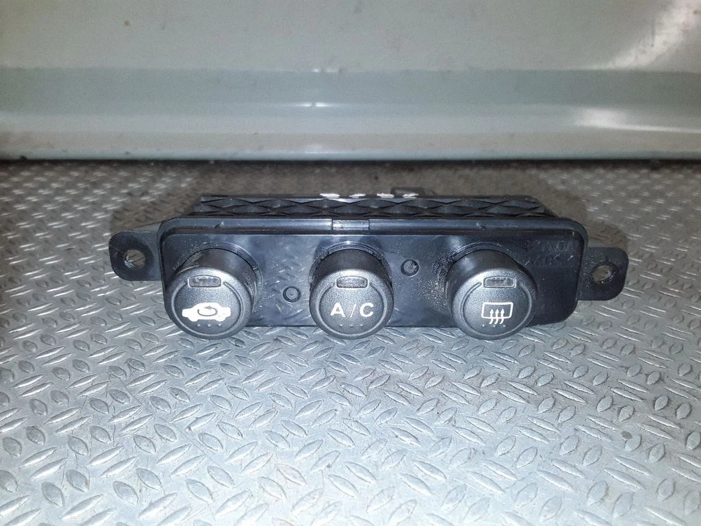 Konditsioneeri (A/C) lüliti – Honda Civic (2001-2005)
