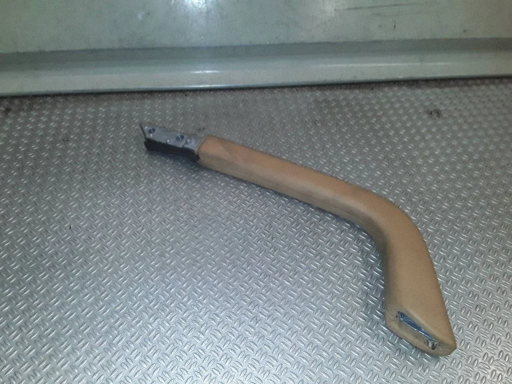 Other center console (tunnel) element – right