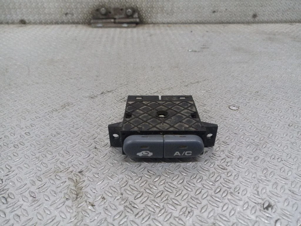 Konditsioneeri (A/C) lüliti – Honda HR-V (1998-2005)
