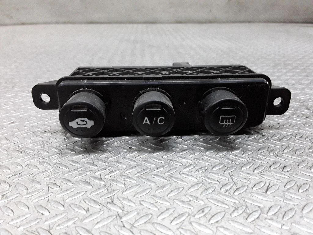Konditsioneeri (A/C) lüliti – Honda Civic (2001-2005)