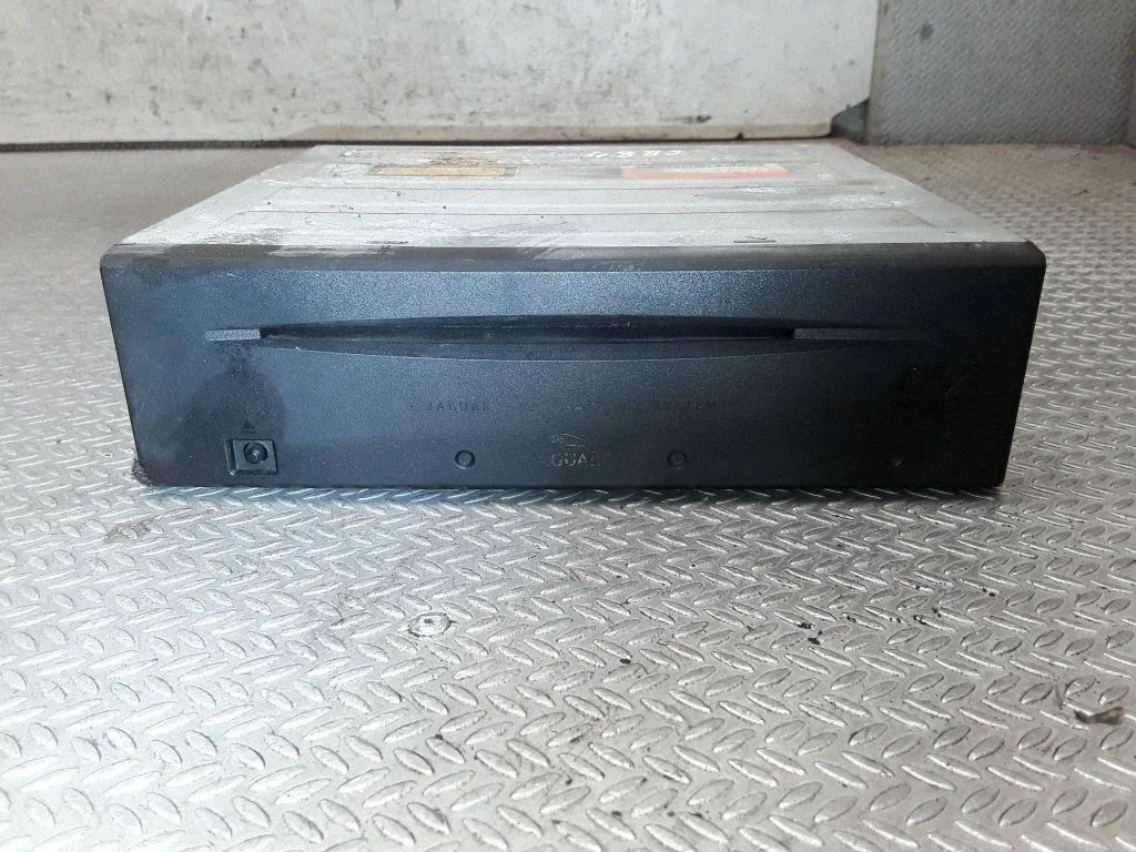 Navigation unit CD/DVD player 7W9310E887AC