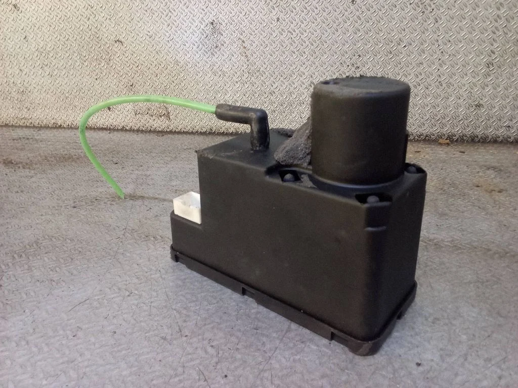 Pompa podciśnienia centralnego zamka 4A0862257J