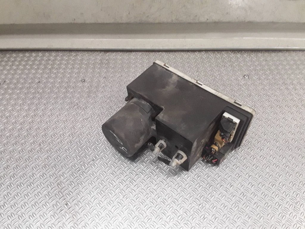 Central locking vacuum pump 8L0862257D