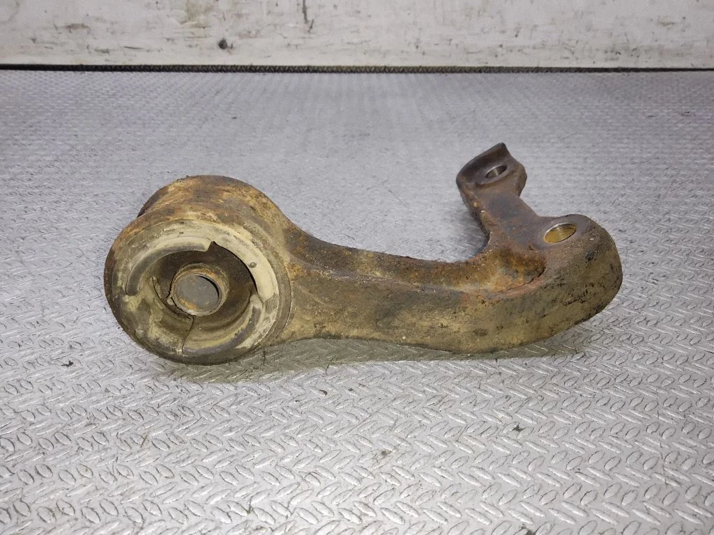 Eesmise reduktori klamber – KIA Sorento (2002-2009)
