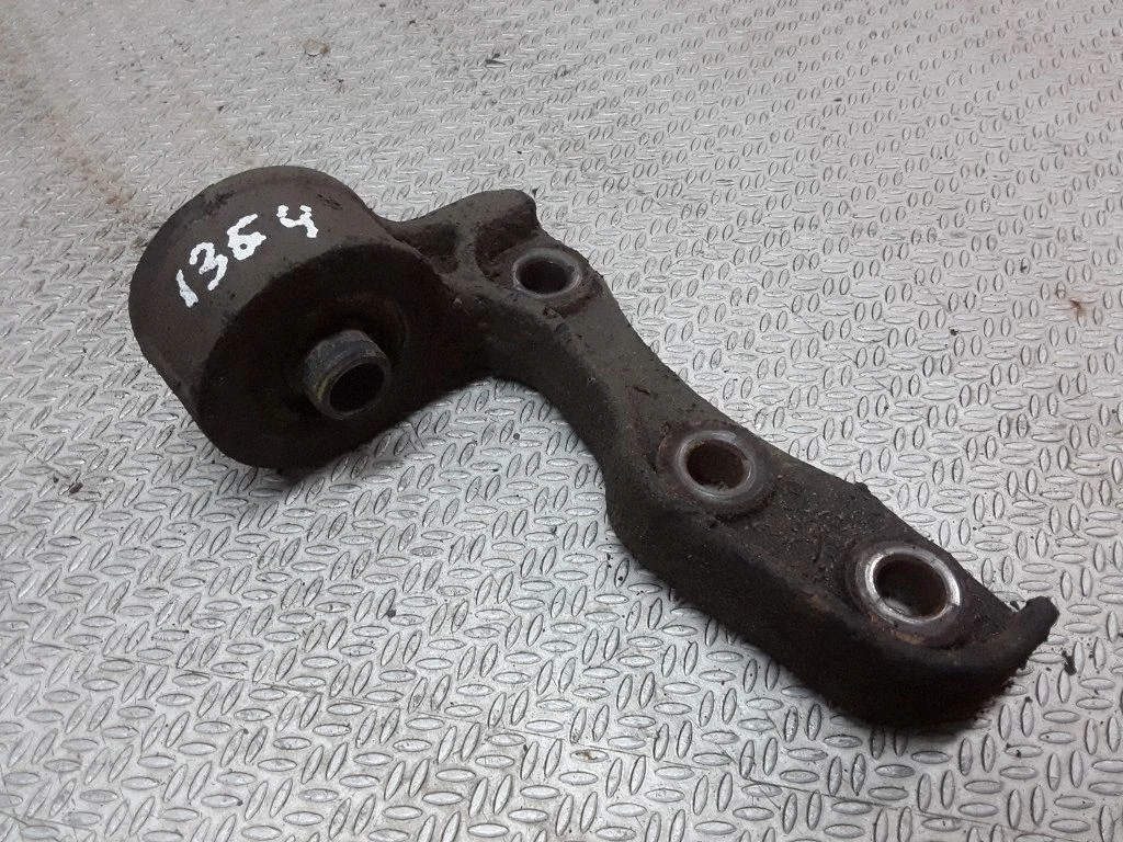 Eesmise reduktori klamber – KIA Sorento (2002-2009)