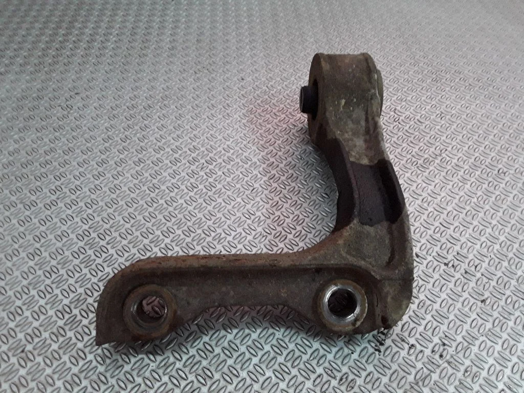 Eesmise reduktori klamber – KIA Sorento (2002-2009)