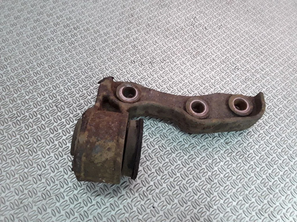 Eesmise reduktori klamber – KIA Sorento (2002-2009)