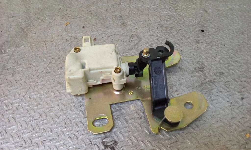 Tailgate boot lock/latch motor 7L6827425