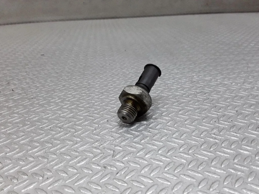Oil pressure sensor