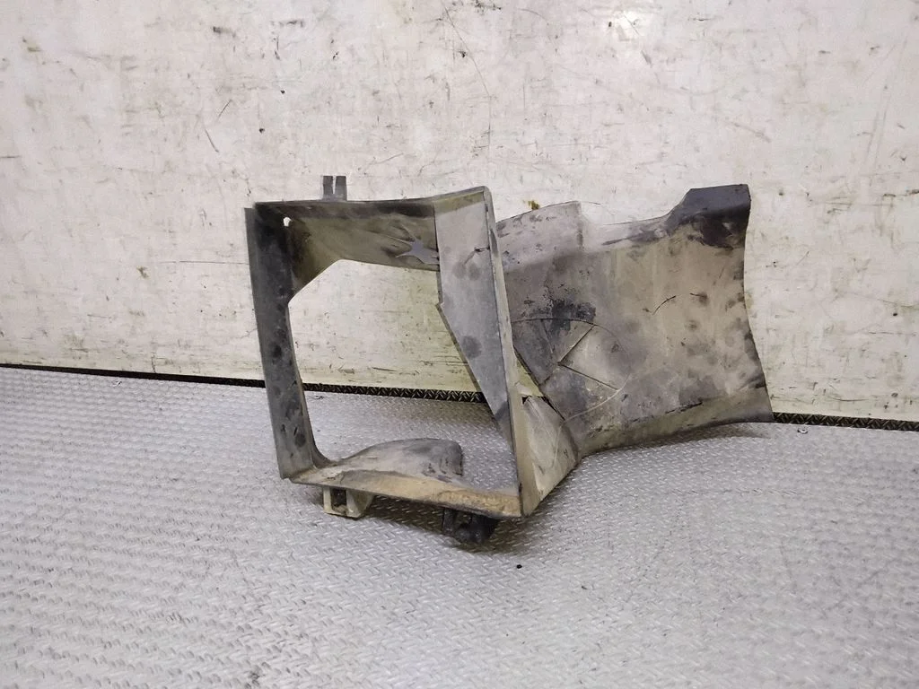 Intercooler air channel guide