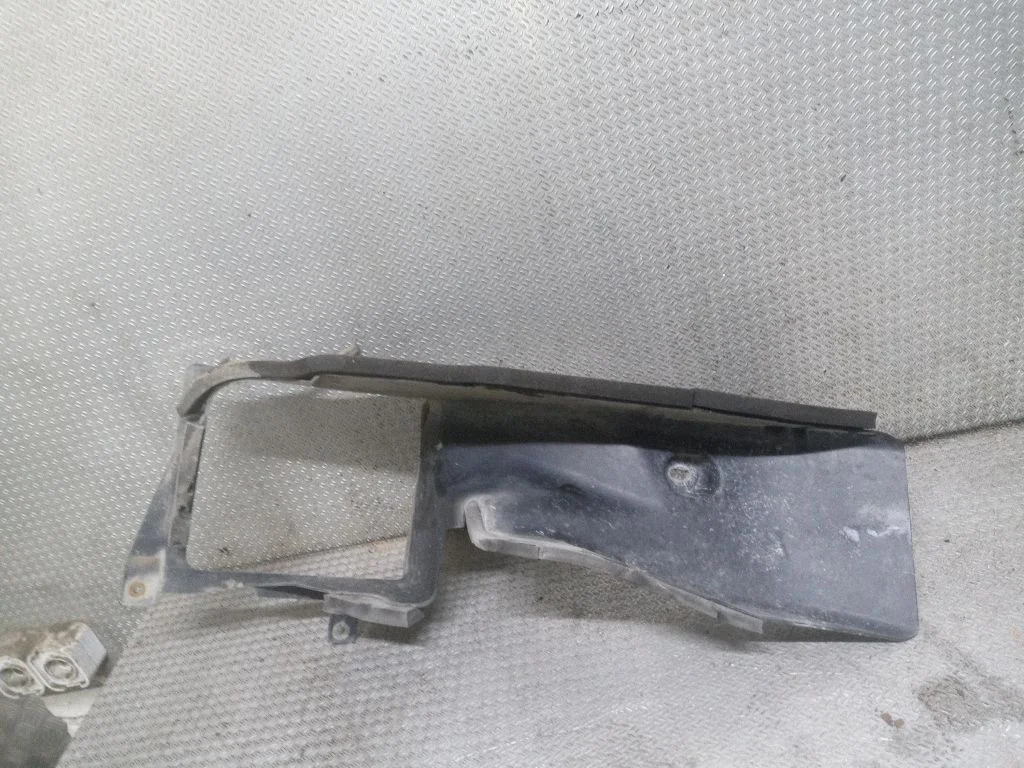 Intercooler air channel guide R2AX13566