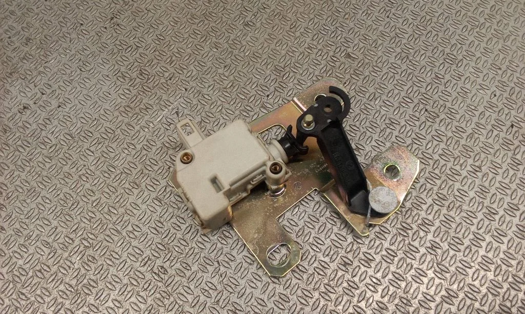 Tailgate boot lock/latch motor 7L6827425