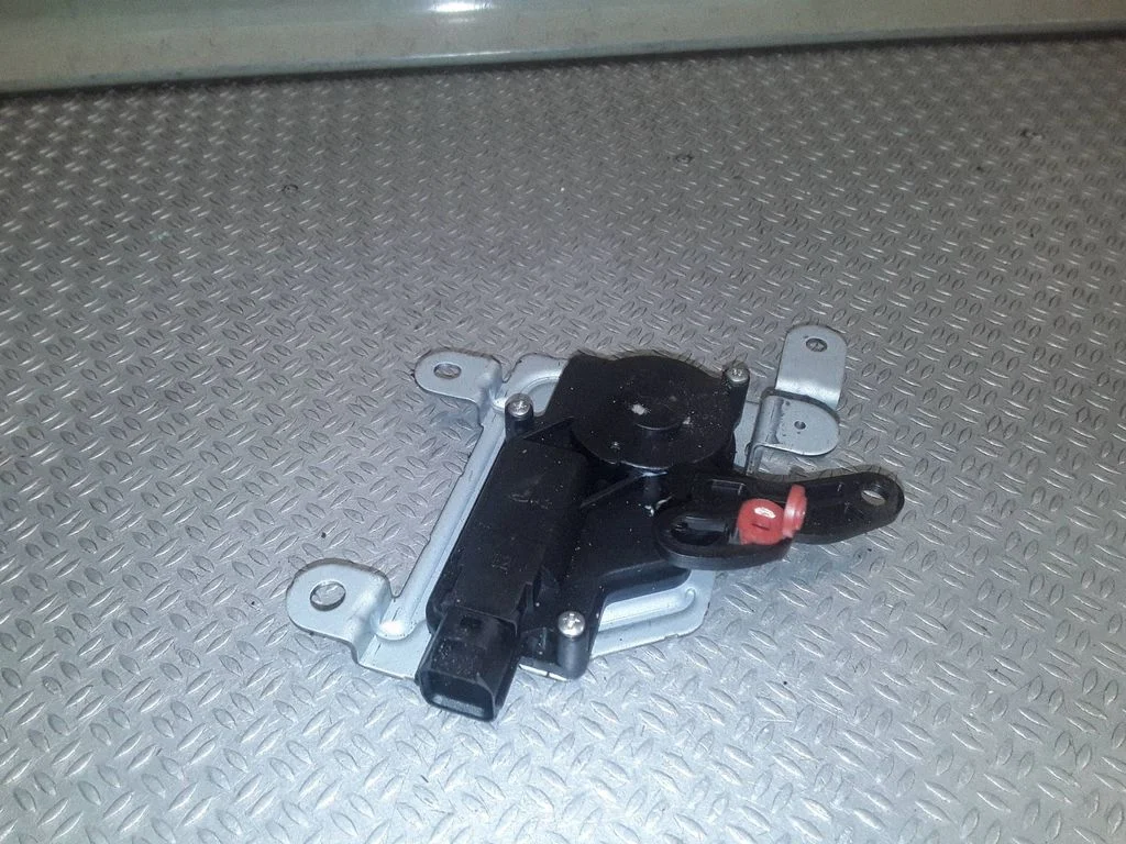 Tailgate boot lock/latch motor 812403E000