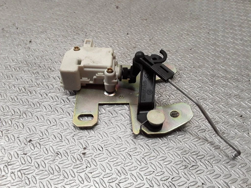 Tagaluugi luku mootor 7L6827425