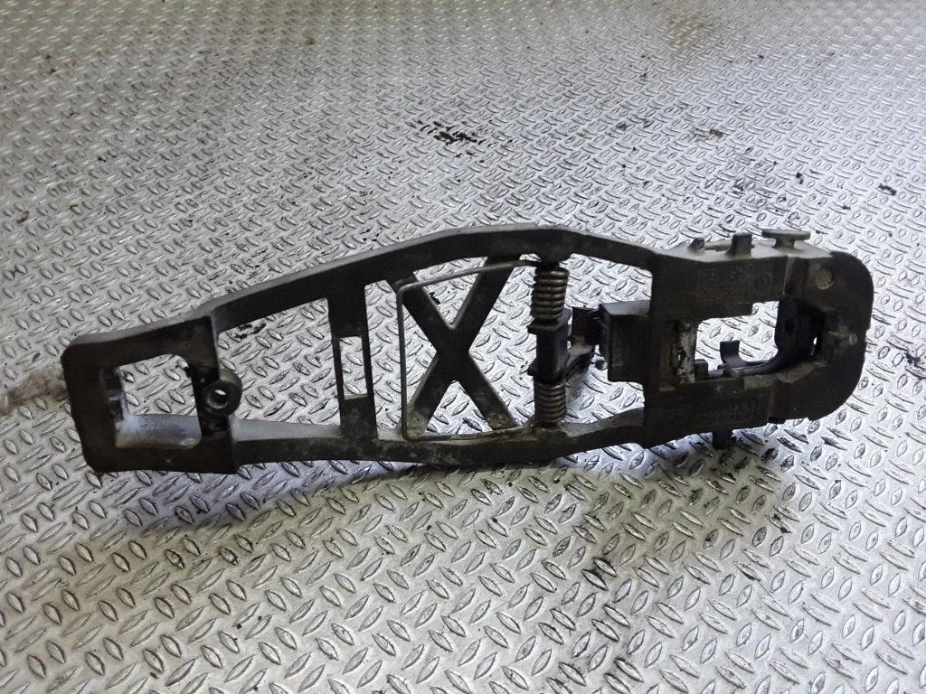 Front door coupe exterior handle/bracket
