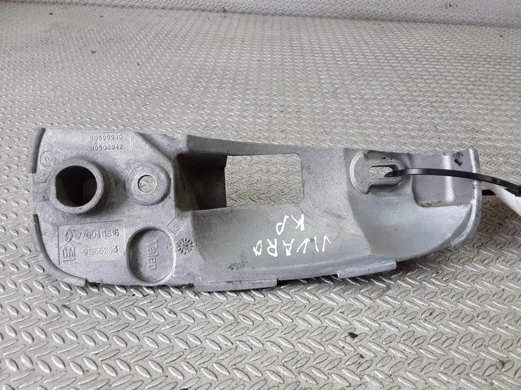 Front door coupe exterior handle/bracket – Opel Vivaro (2001-2014)