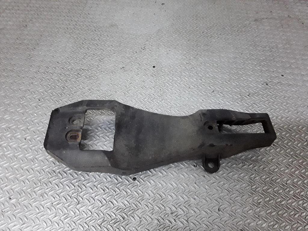 Rear door exterior handle/bracket