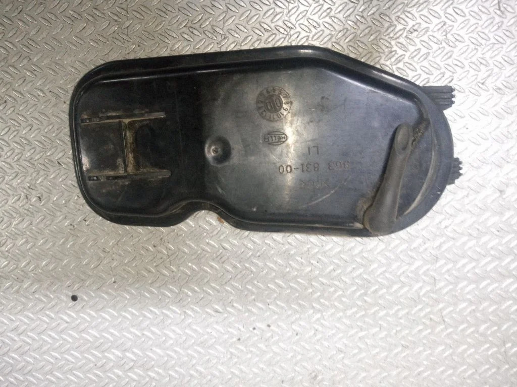 Headlight/headlamp dust cover 96383100