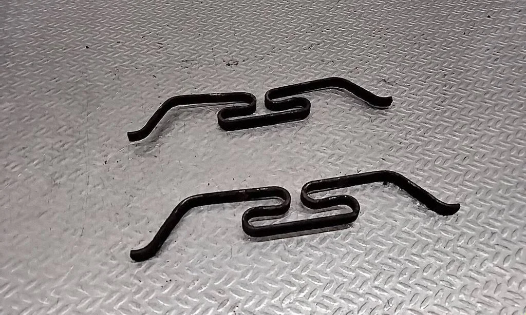Front brake pad spring