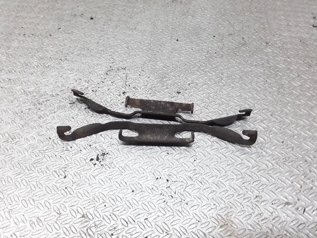 Front brake pad spring