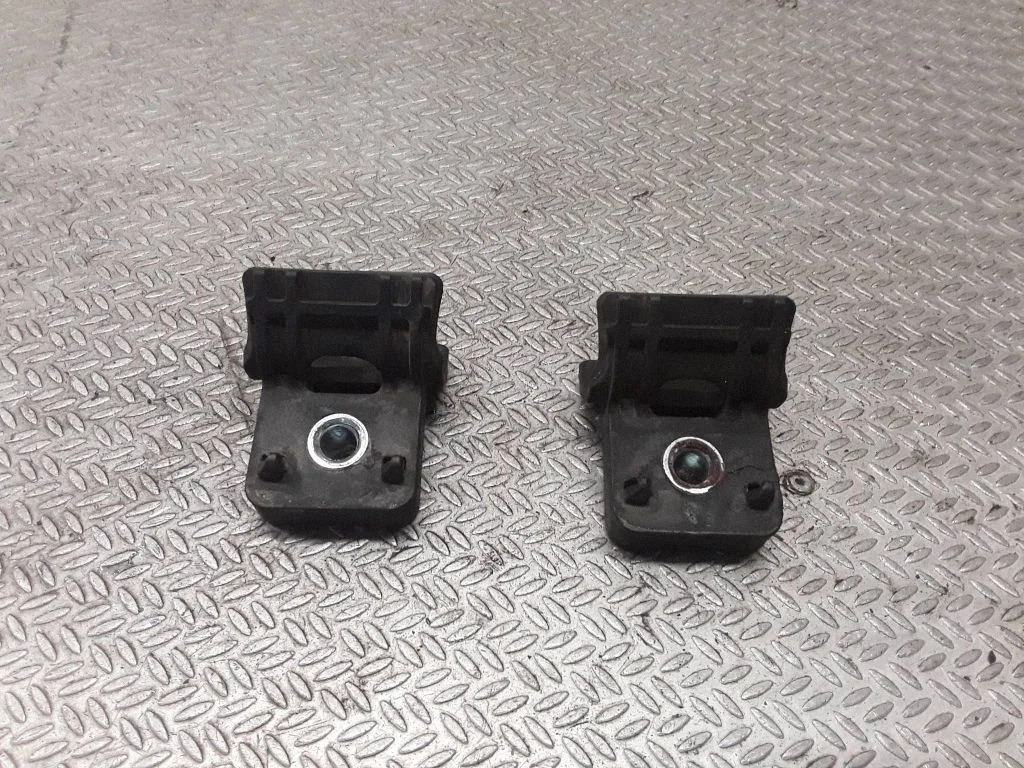 Radiator mount bracket