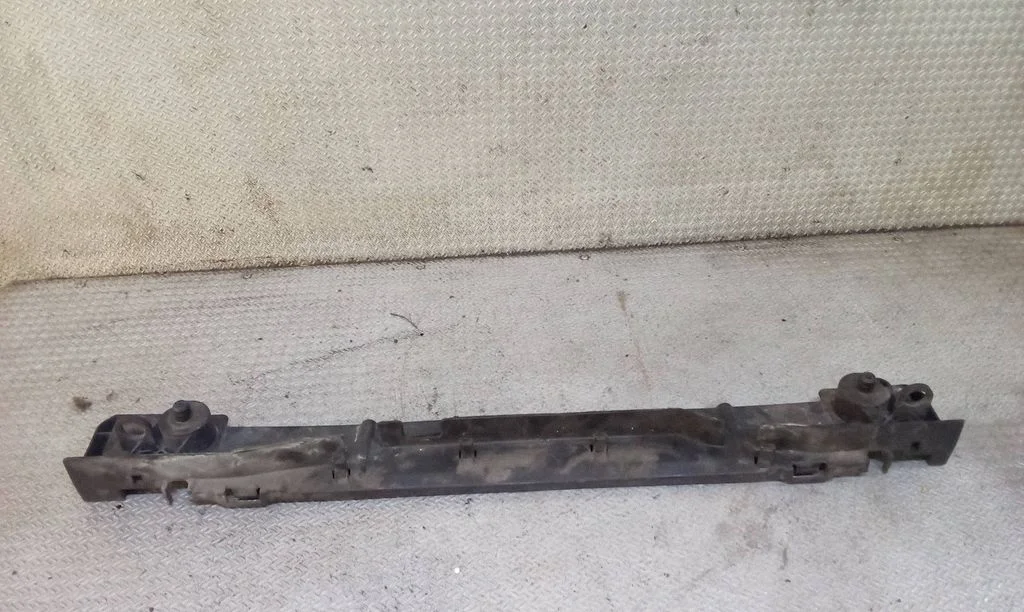 Radiator mount bracket