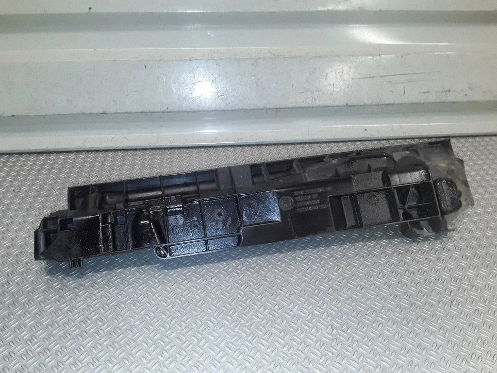 Radiaatori kinnitusklamber 7524914