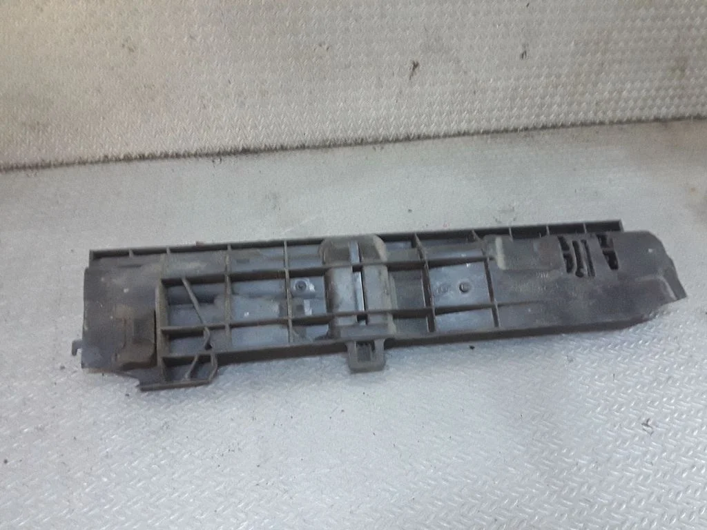 Radiator mount bracket 11074810