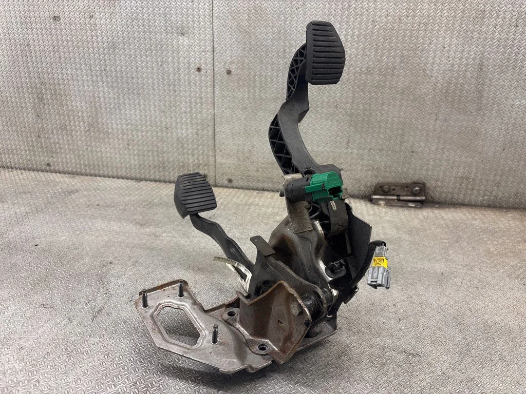 Pedal assembly 9683756680