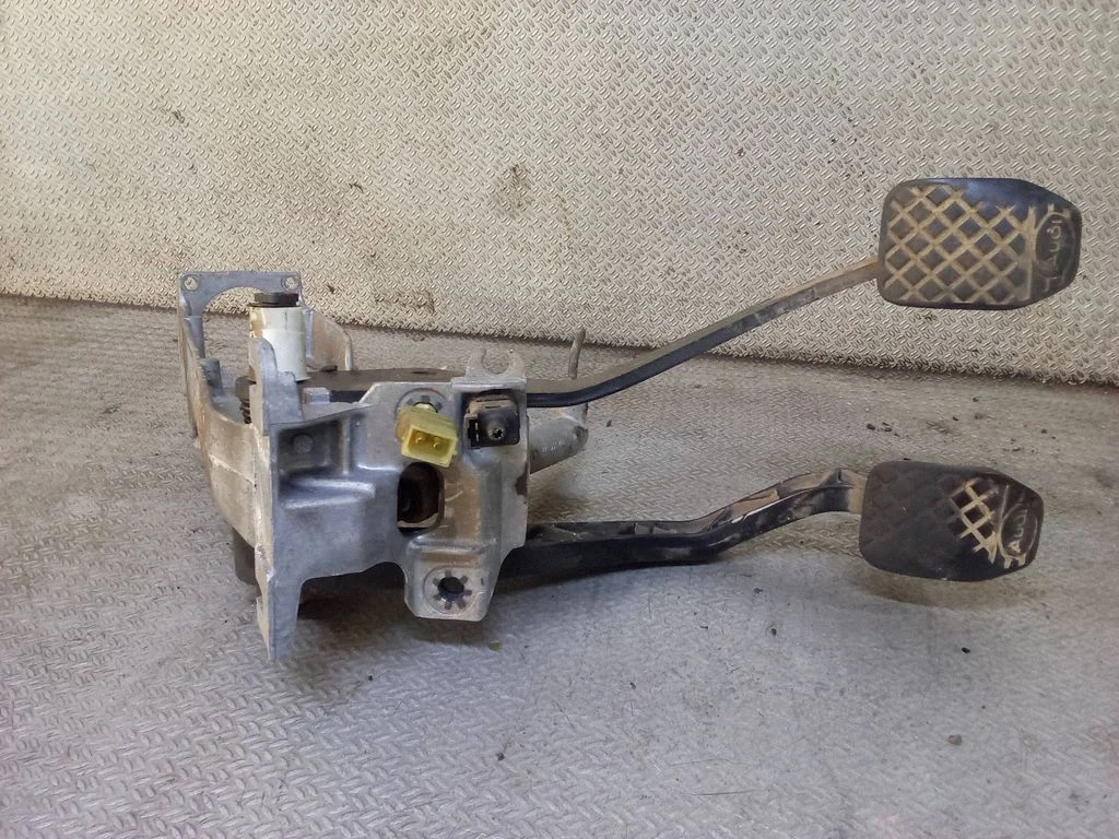 Pedal assembly 4A1721115B