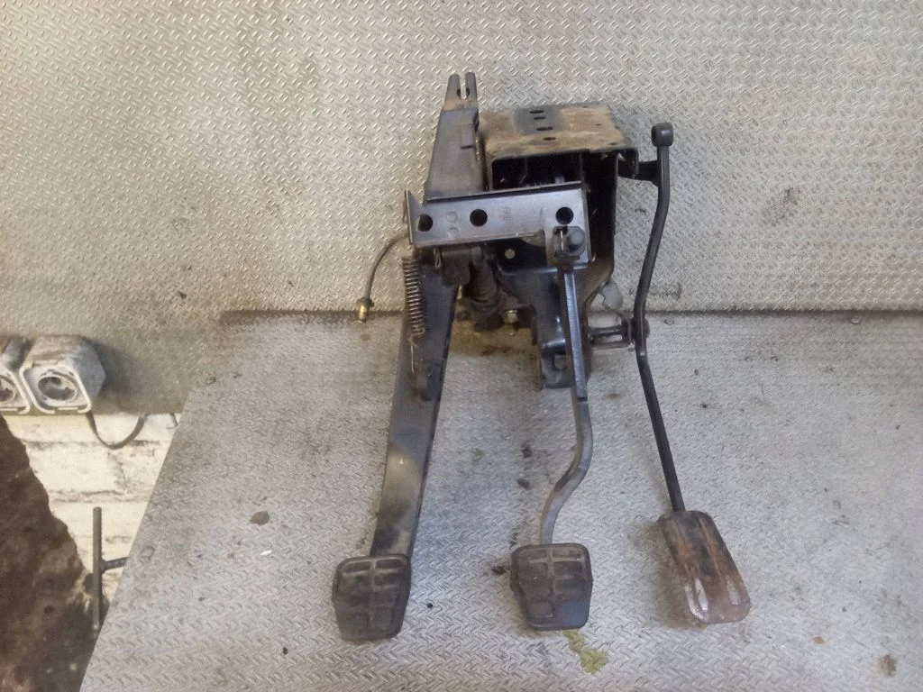 Pedal assembly – Volkswagen Transporter - Caravelle T4 (1991-2003)