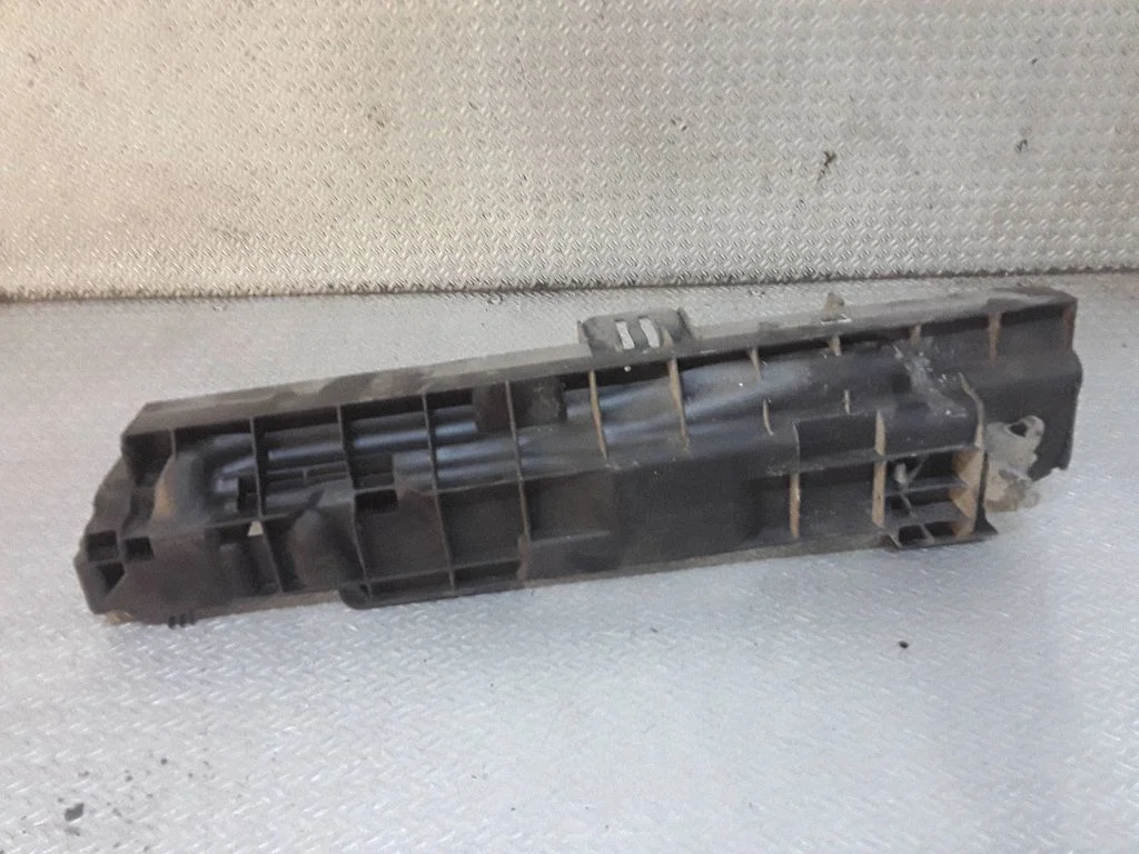 Radiator mount bracket 11074810