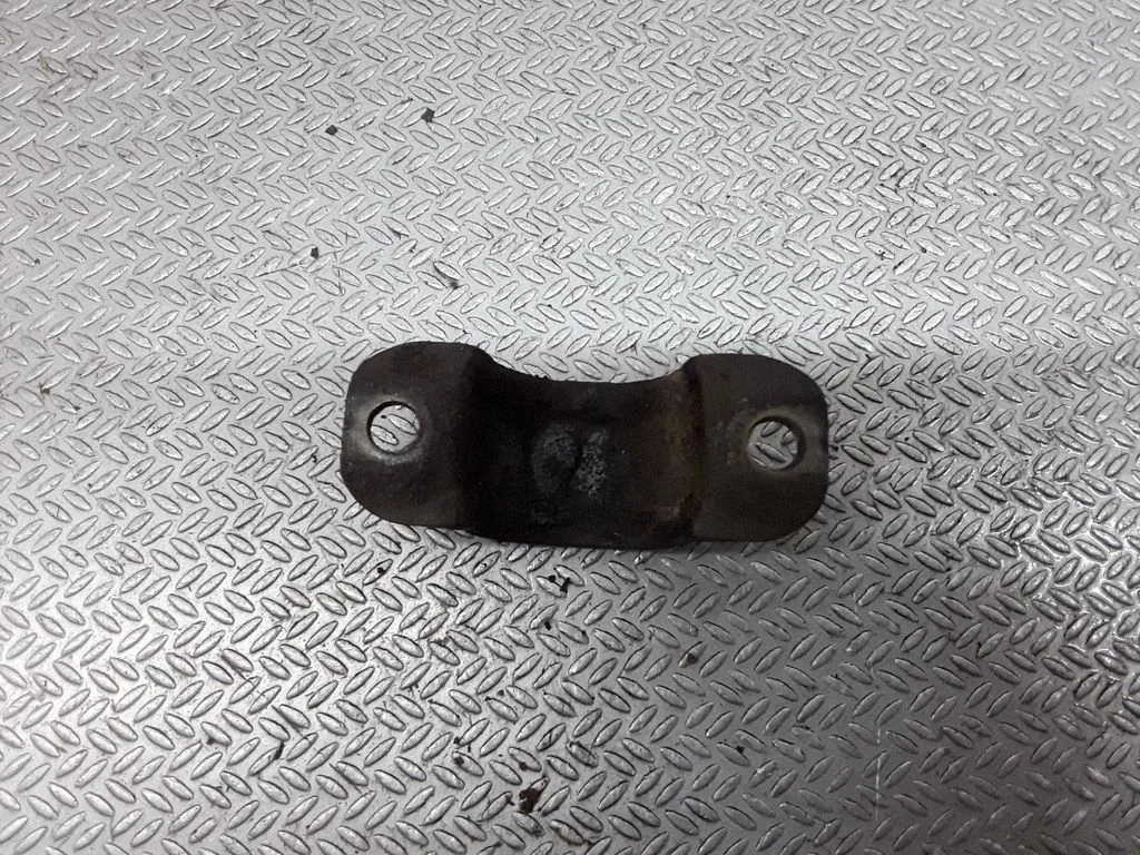 Sway bar bush bracket, front