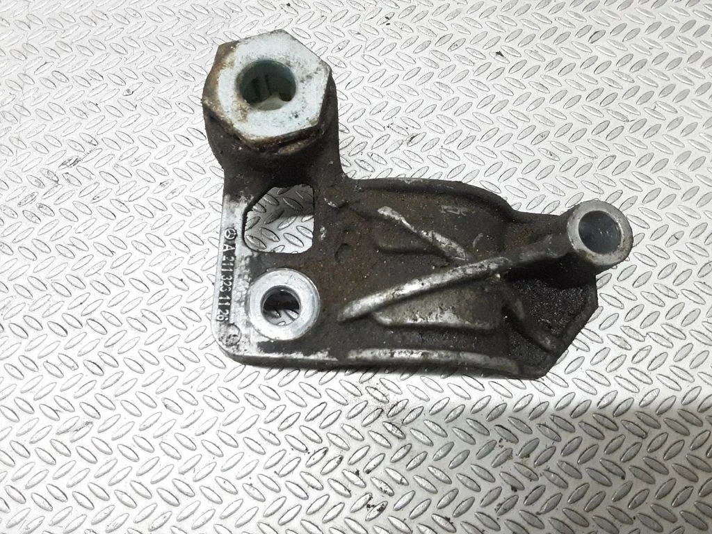 Sway bar bush bracket, front A2113231126