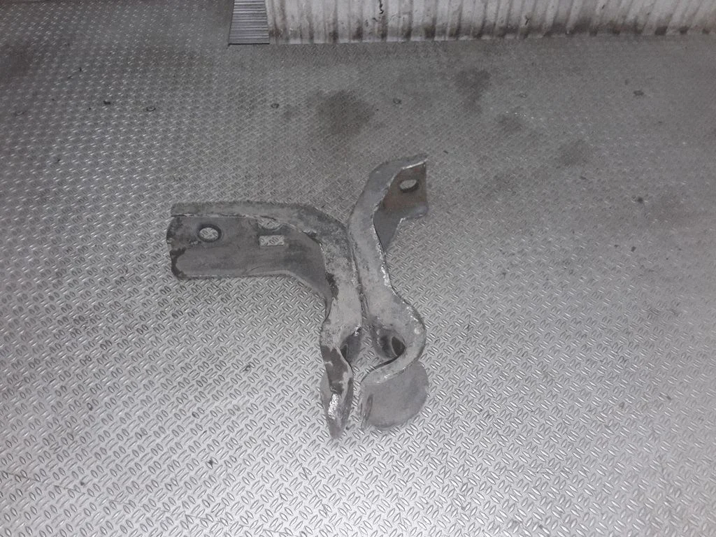 Sway bar bush bracket, rear 9682216880