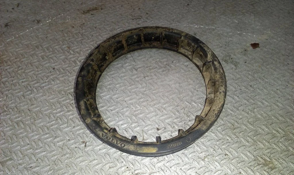 In tank fuel pump screw locking ring/nut 8649739