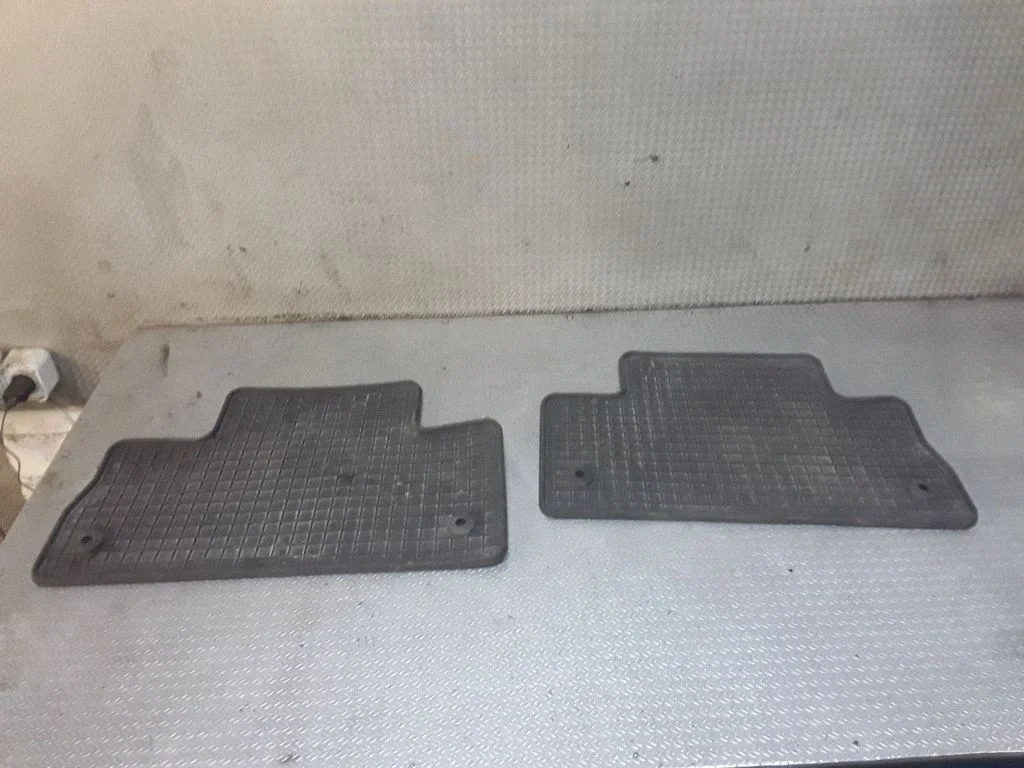 Car floor mat set