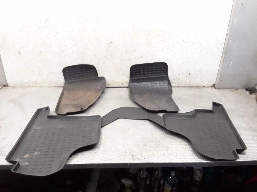 Car floor mat set