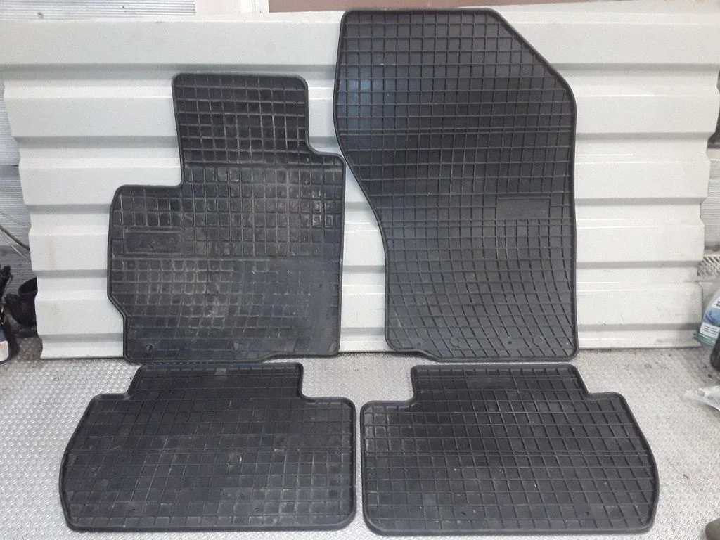 Car floor mat set