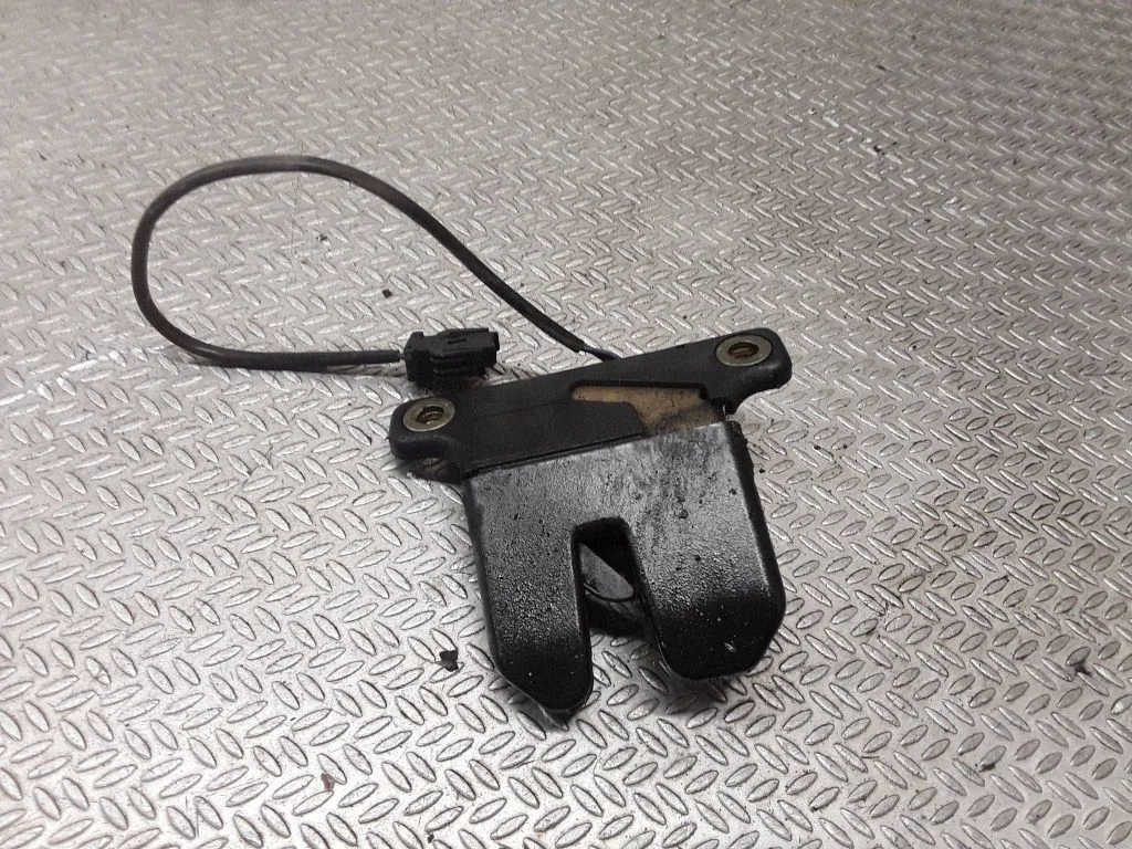 Tailgate lock latch