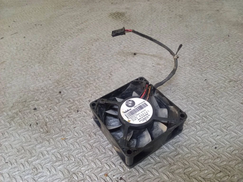 Engine control unit/module fan – BMW 7 Series F01 F02 F03 F04 (2008-2016)