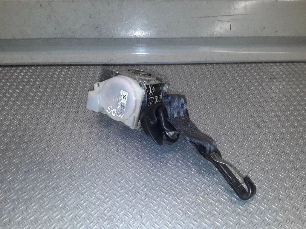 Third row seat belt – Citroen C4 I (2004-2010)