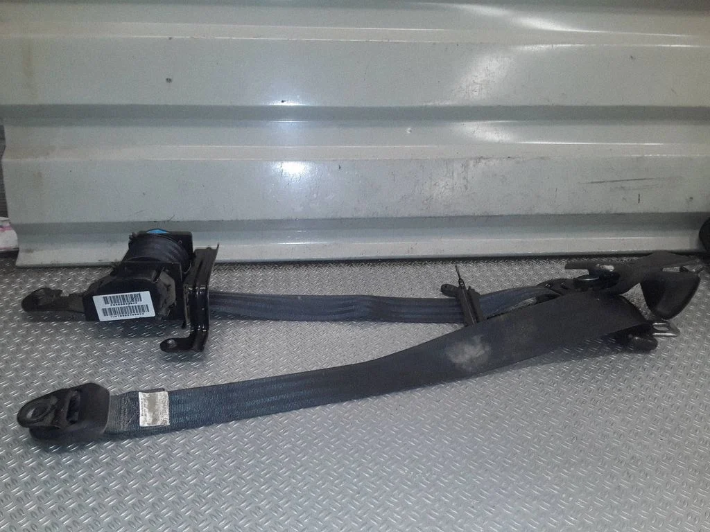 Third row seat belt P04680330AD