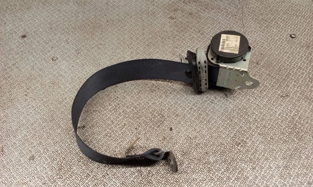 Third row seat belt – left
