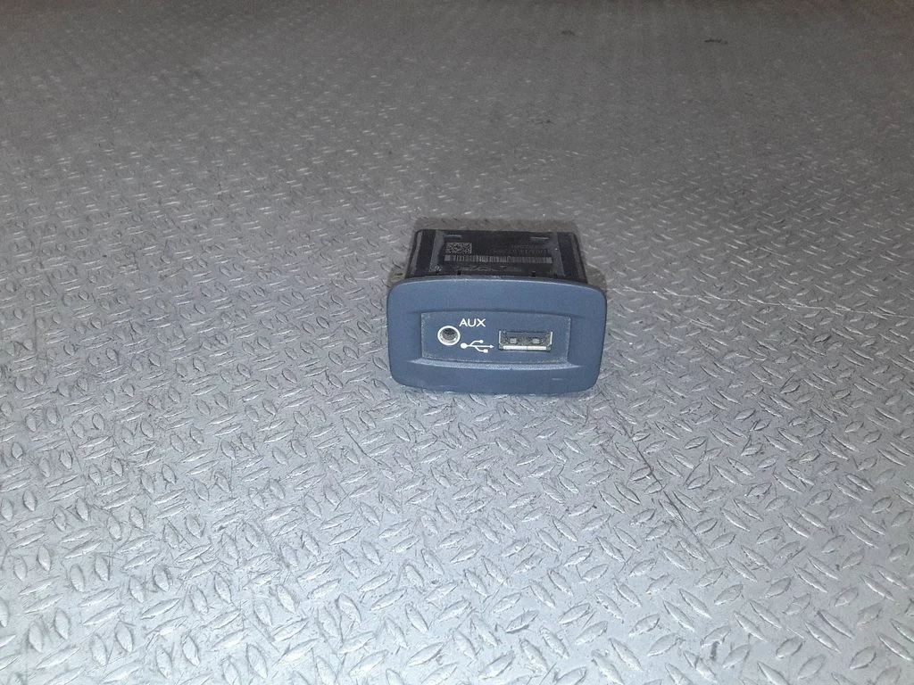 AUX in-socket connector 280230006R