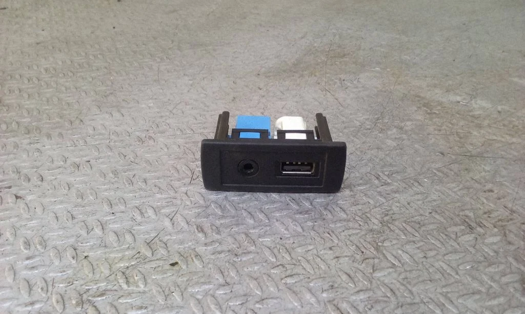 USB ligzda A4478200087