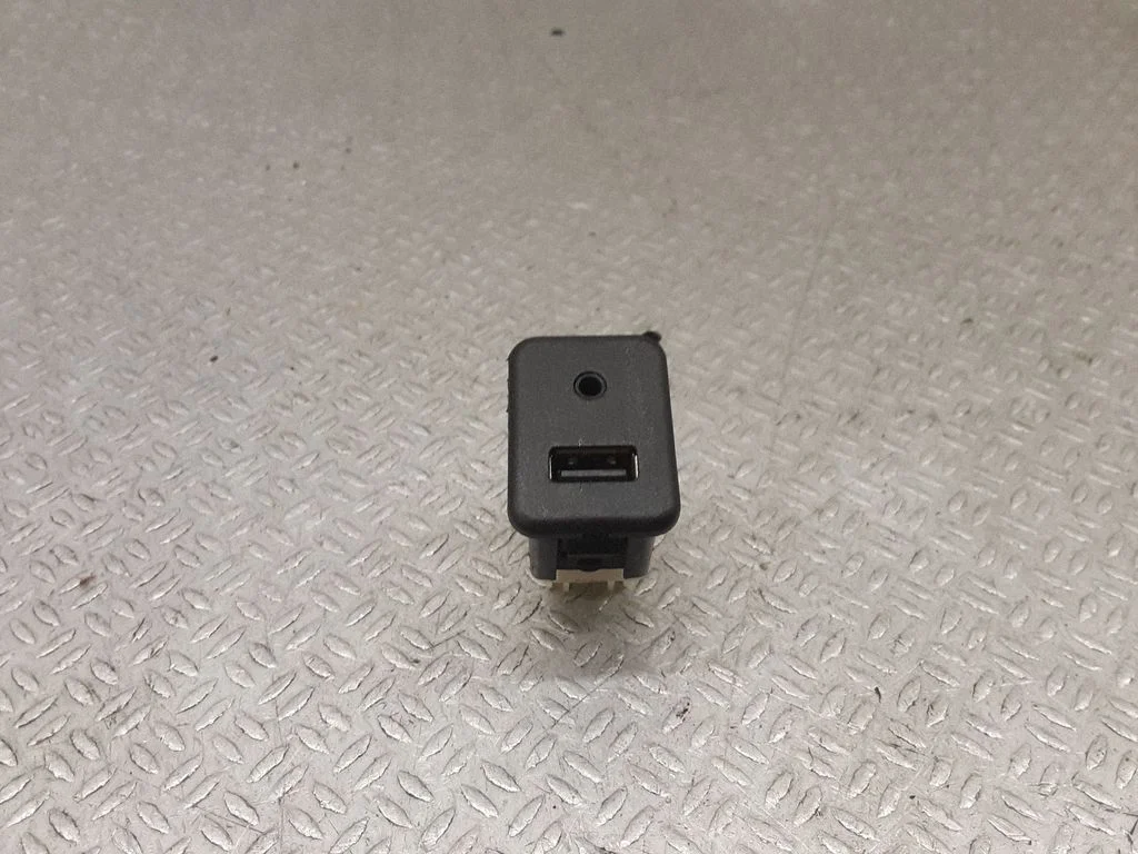 USB socket connector 25832462