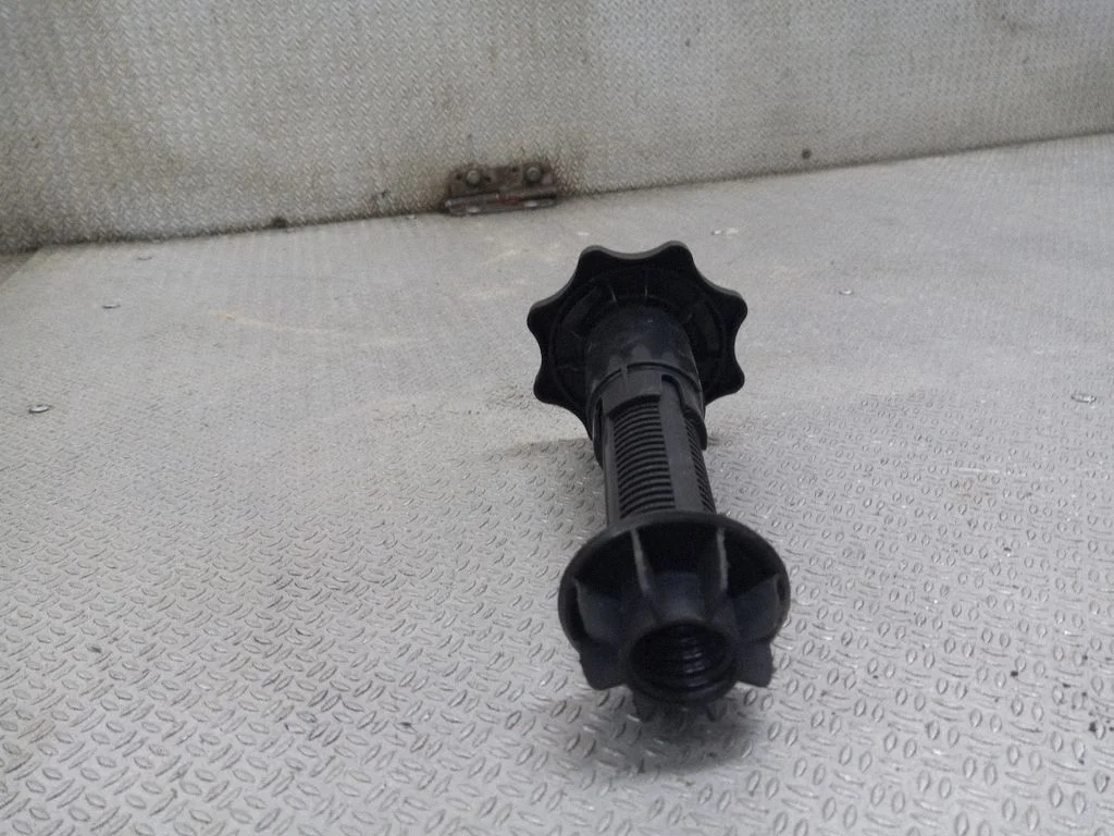 Spare wheel bolt