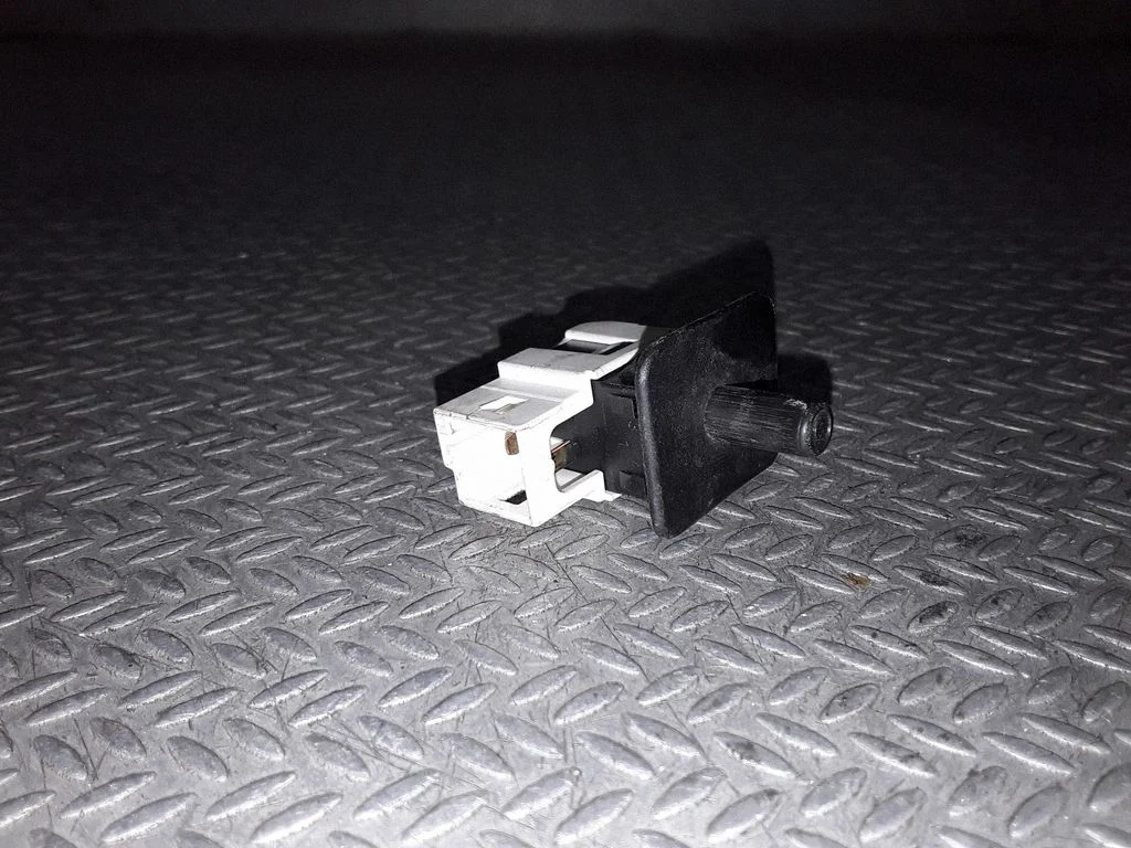 Front door sensor coupe – Mercedes-Benz E-Class W211 (2002-2009)