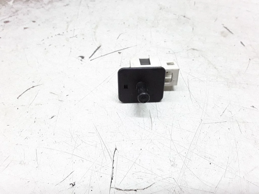 Rear door sensor – Mercedes-Benz E-Class W211 (2002-2009)